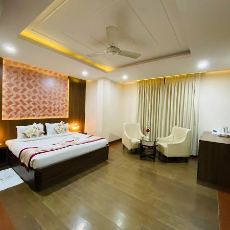 Hotel Ajay International Allahabad Bagian luar foto