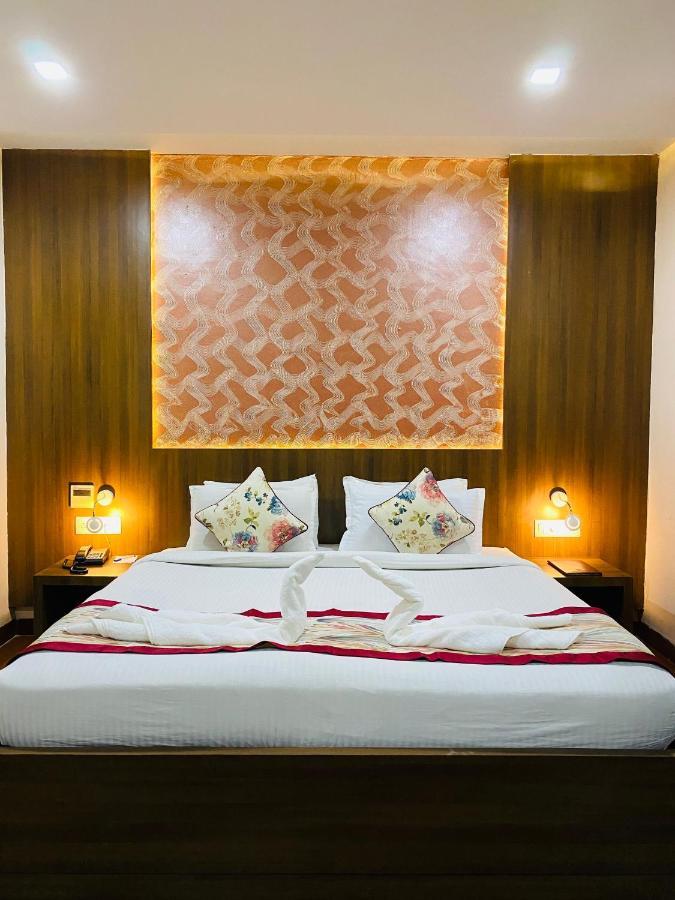 Hotel Ajay International Allahabad Bagian luar foto