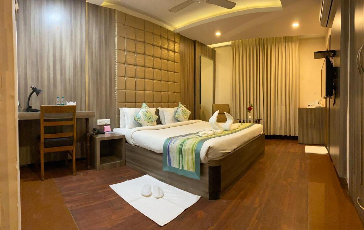 Hotel Ajay International Allahabad Bagian luar foto