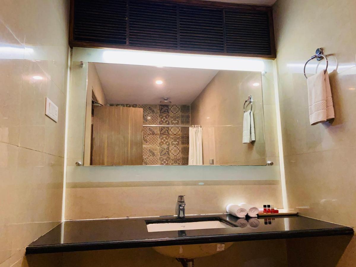 Hotel Ajay International Allahabad Bagian luar foto