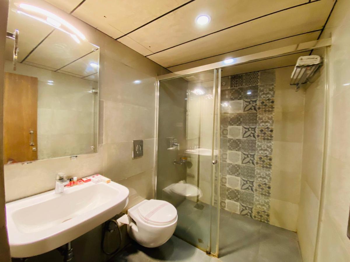 Hotel Ajay International Allahabad Bagian luar foto